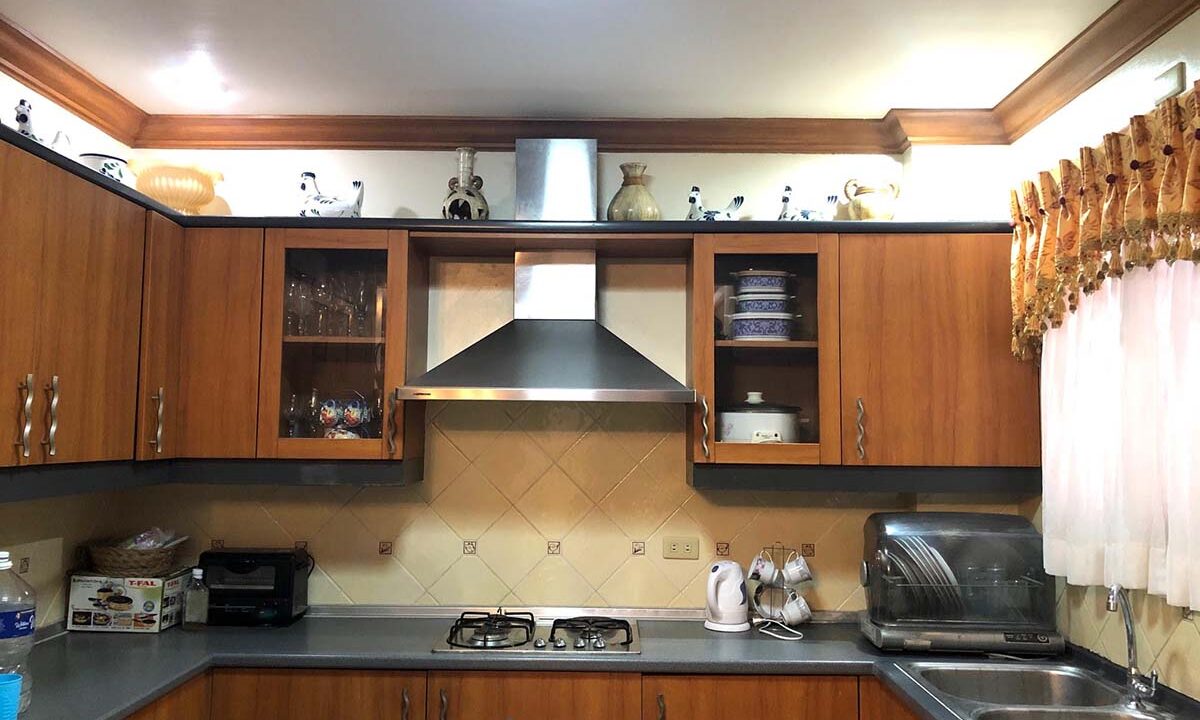 3-Bedrooms-Fully-Furnished-House-For-Sale-in-Paseo-San-Ramon-Banawa-Cebu-City-Kitchen