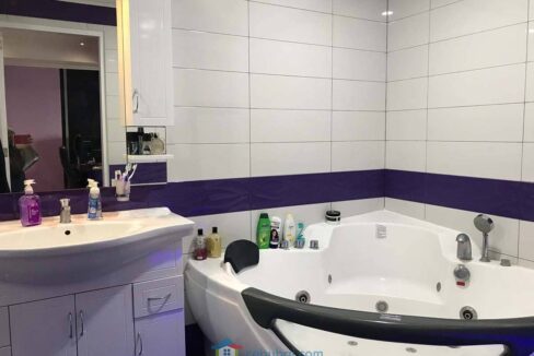 Customized-1-Bedroom-Condo-Unit-For-Sale-in-Queensland-Manor-Residences-Zapatera-Cebu-City-Bathtub
