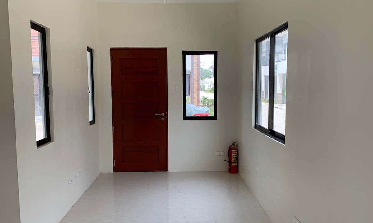 RFO-Corner-Townhouse-Unit-For-Sale-in-Woodway-Townhomes-Talisay-City-Cebu-1