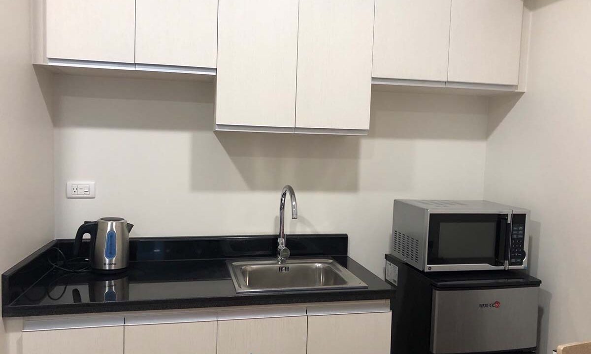 Minimalist-Studio-Condo-For-Rent-in-Solinea-Tower-2-Sink-Fridge