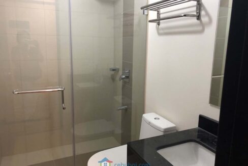 Minimalist-Studio-Condo-For-Rent-in-Solinea-Tower-2-Toilet-Bath