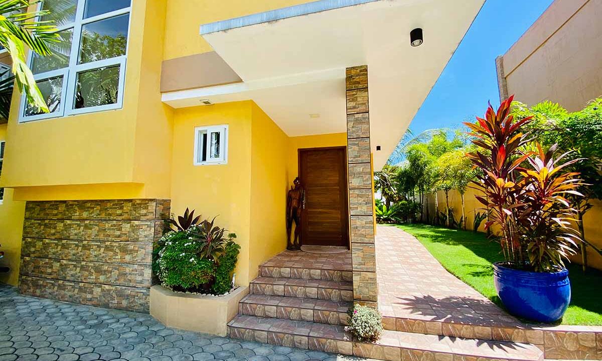 Modern-2-Story-Beach-House-for-Sale-Entrance