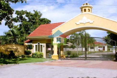 Brand-New-4-BR-Seaside-Living-House-For-Sale-in-Cebu-Entrance