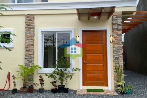 Brand-New-4-BR-Seaside-Living-House-For-Sale-in-Cebu-Entrance