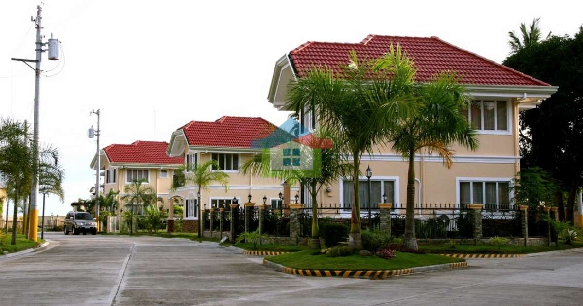 Brand-New-4-BR-Seaside-Living-House-For-Sale-in-Cebu-Road