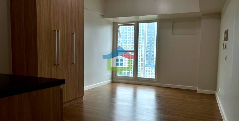 Solinea Studio Unit with Parking For Sale