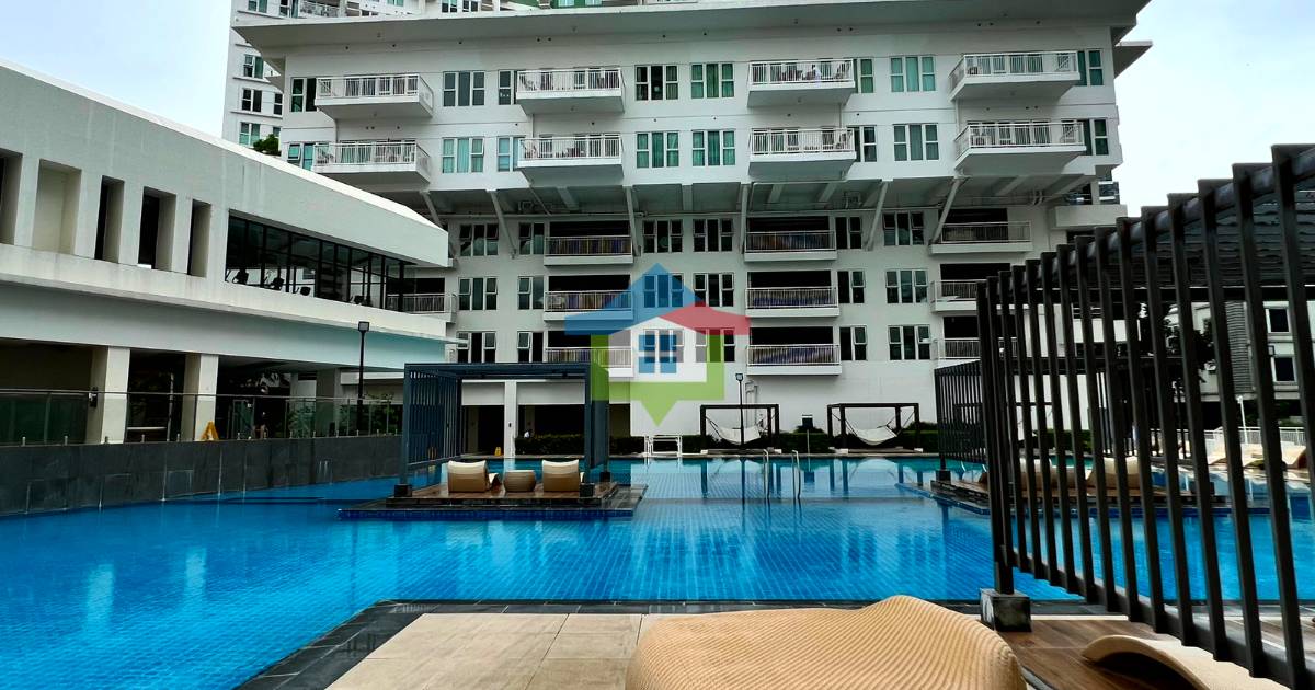 Solinea-Studio-Unit-with-Parking-For-Sale-Pool