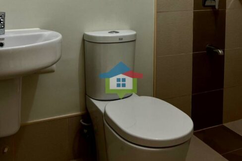 Solinea-Studio-Unit-with-Parking-For-Sale-Toilet