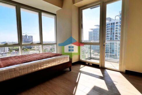 Brand New 1 BR Condo For Sale at The Mactan Newtown Bedroom with balcony