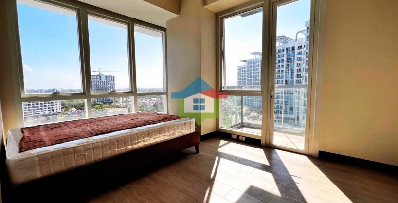 Brand New 1 BR Condo For Sale at The Mactan Newtown Bedroom with balcony