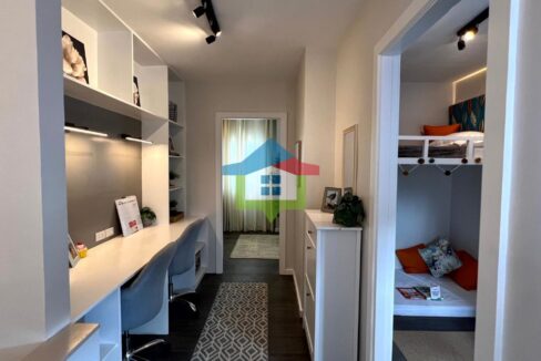Richwood-Homes-Toledo-Rowhouse-Model-House-2nd-floor-hallway (1)