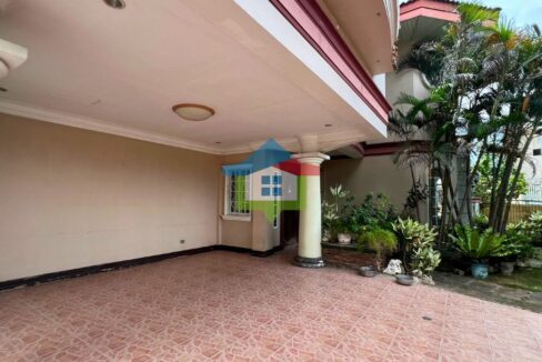 8-Bedroom-House-and-Lot-For-Sale-in-Lapu-Lapu-City-Mactan-Cebu-Parking-Area