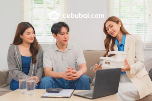 Selling a house in Cebu with a licensed real estate broker explaining standard broker commission fees in the Philippines