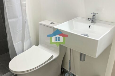 Studio-Condo-for-Sale-in-Avida-Riala-at-CebuIT-Park-Toilet