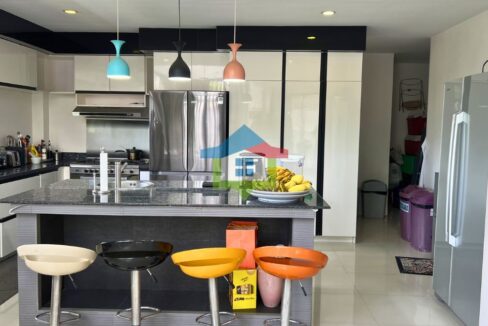 Modern-House-with-Roof-Deck-For-Sale-in-Royale-Estate-Cebu-Consolacion-Kitchen