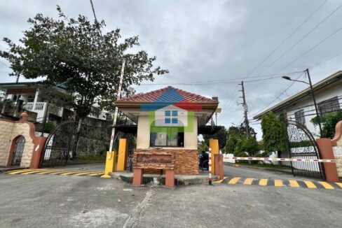 Modern-House-with-Roof-Deck-For-Sale-in-Royale-Estate-Cebu-Consolacion-Main-Entrance
